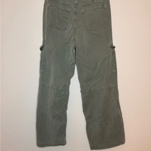American Eagle Green Cargo Pants - Picture 2 of 4
